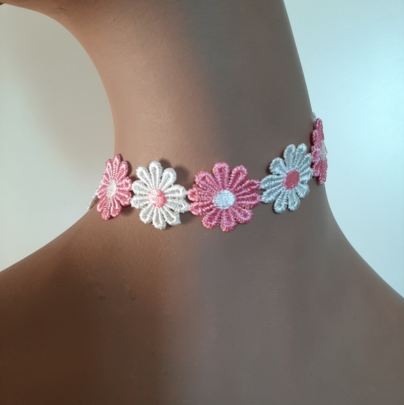 Pink & White Daisy Choker. - Picture 1 of 2